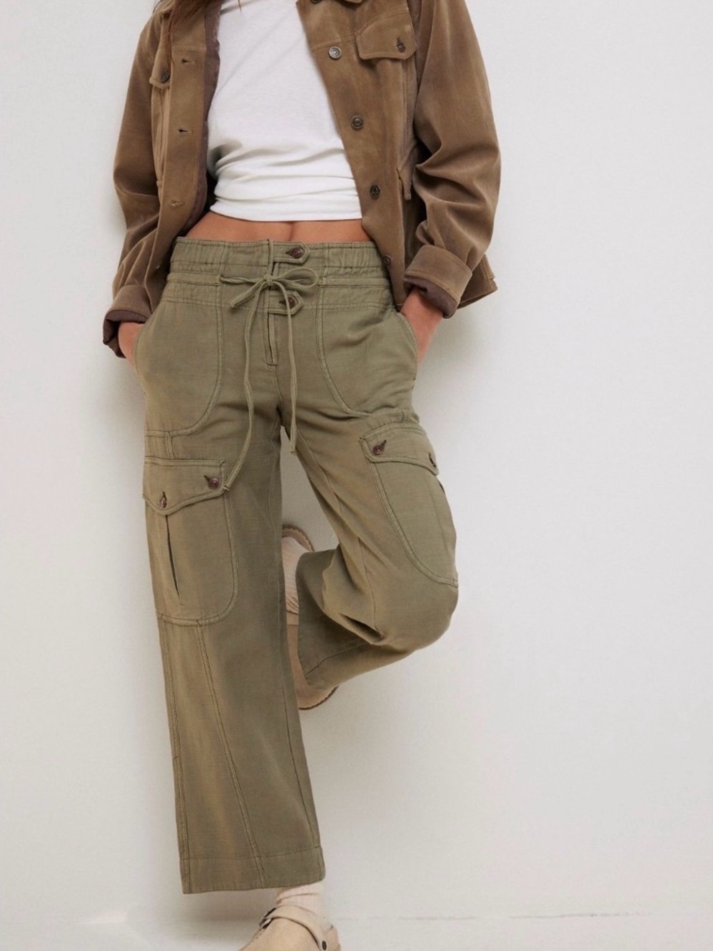 We The Free Park Ave Pull-On Cargo pants. Size small in color Adventurer